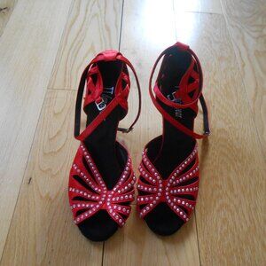 TT DANCEWEAR RED HEELS-SALSA-DANCE-SIZE 8.5-SATIN-RHINESTONES-NWOT